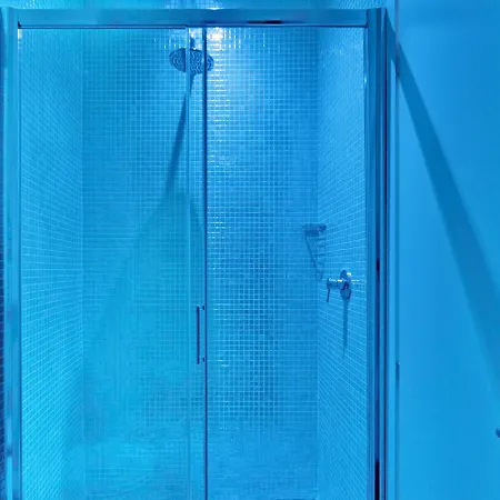 Just Chilling 4* Rom